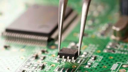 戰(zhàn)略權(quán)衡下的兩難 美國(guó)智庫(kù)剖析對(duì)華為追加制裁的猶豫之源